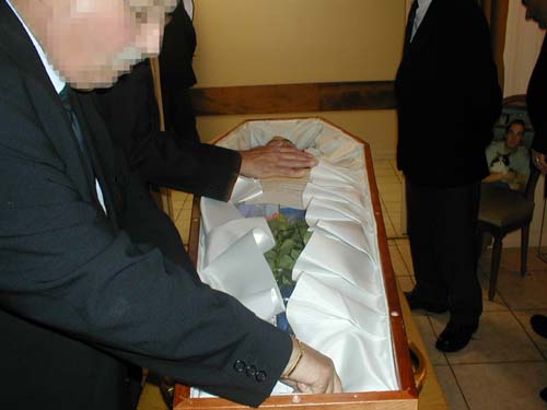 Fermeture du cercueil de Benjamin